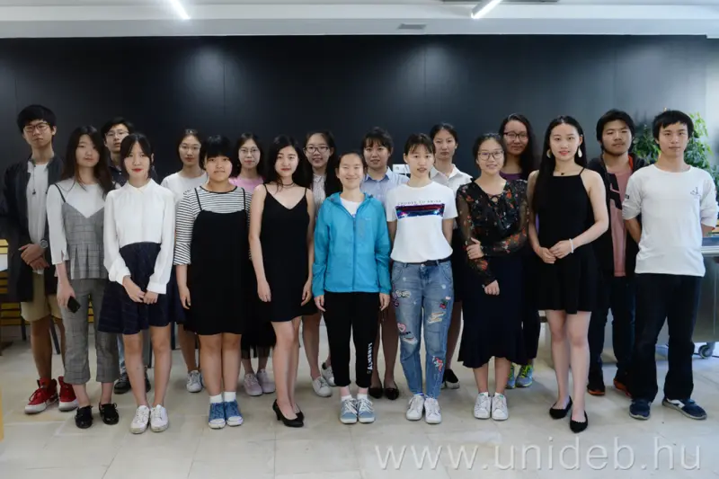 K&iacute;nai di&aacute;kok