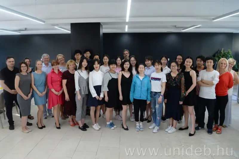 K&iacute;nai di&aacute;kok