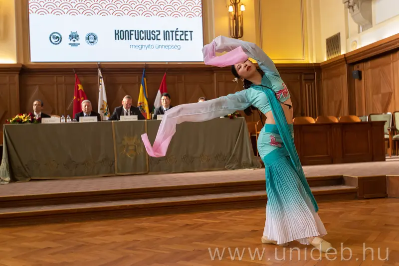 Hold&uacute;j&eacute;v