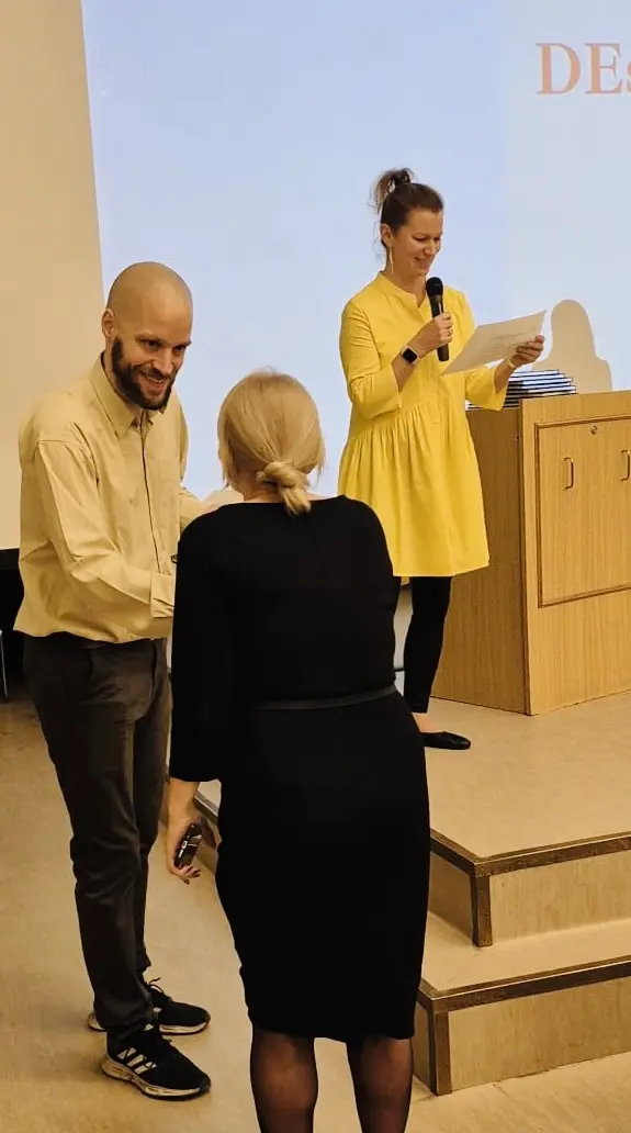 spanyol vet&eacute;lkedő