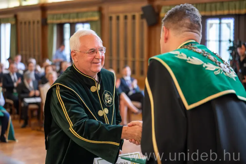 Bartha Elek professor emeritus
