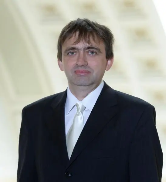 Kem&eacute;nyfi R&oacute;bert